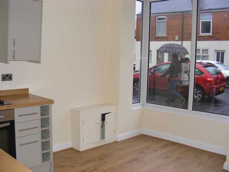 Flat A 143, Newark Road, Lincoln, Lincolnsire, LN5 8NQ, - Photo 3