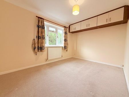 Morton Close, Camberley, Surrey, GU16 - Photo 4