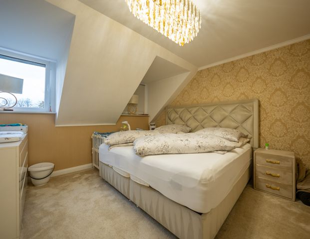 Altbaucharme trifft Komfort – Dachgeschosswohnung mit Klimaanlage - Foto 1