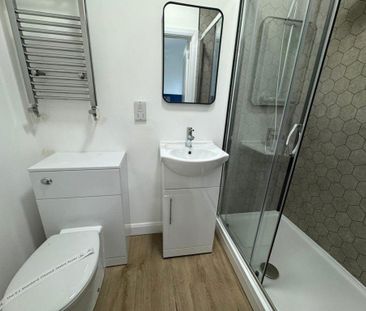 1 bedroom in a house share to rent - Photo 6