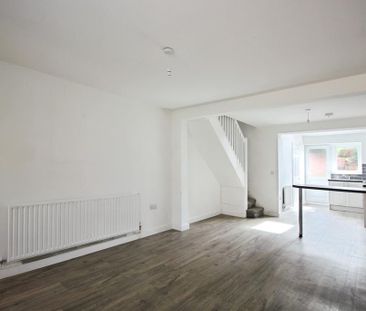 2 bedroom end of terrace house to rent - Photo 1