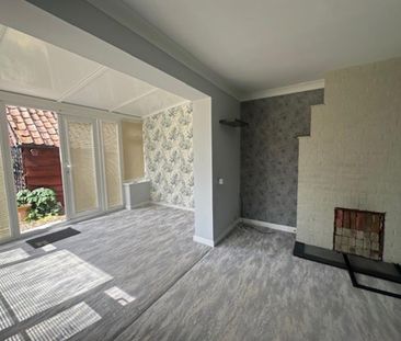 Available 4 Bed Cottage - Photo 2