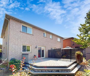 For Lease - 558 Willowick Drive, Newmarket, Ontario - Photo 1