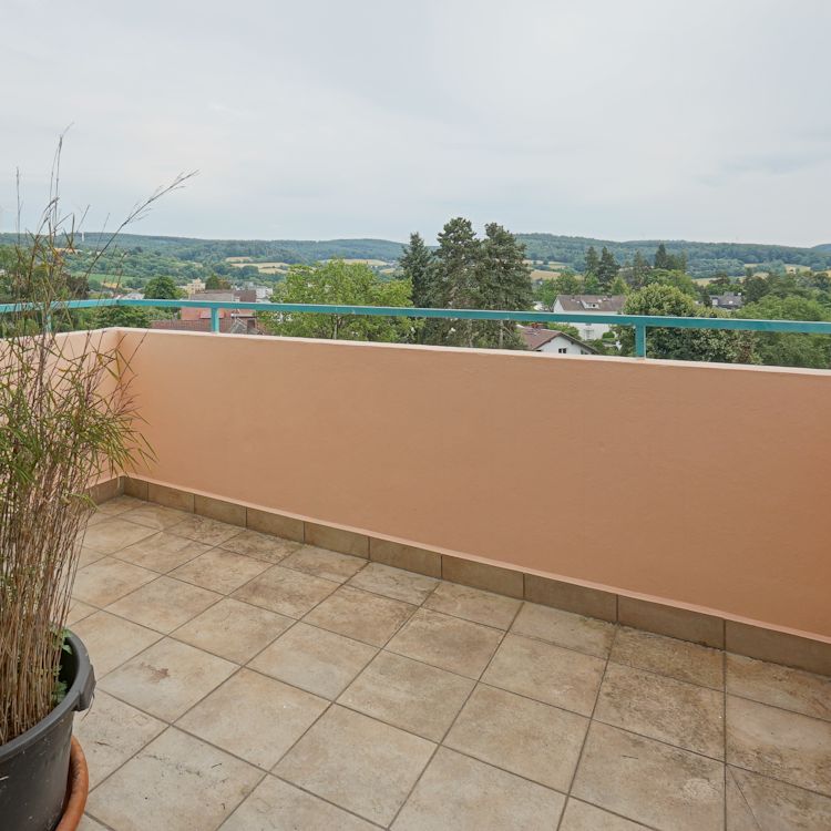 Schicke 3-Zimmer-Wohnung mit Balkon und Fernblick in Nieder-Ramstadt - Photo 1