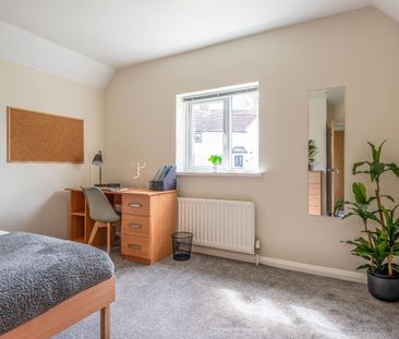 5 Bed Semi-Detached House, Hillside, BN2 - Photo 3