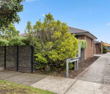 Stylishly Renovated Sanctuary in a Prime Reservoir Pocket - Photo 5