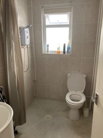 Room in a Shared Flat, Inchmery Rd, SE6 - Photo 2