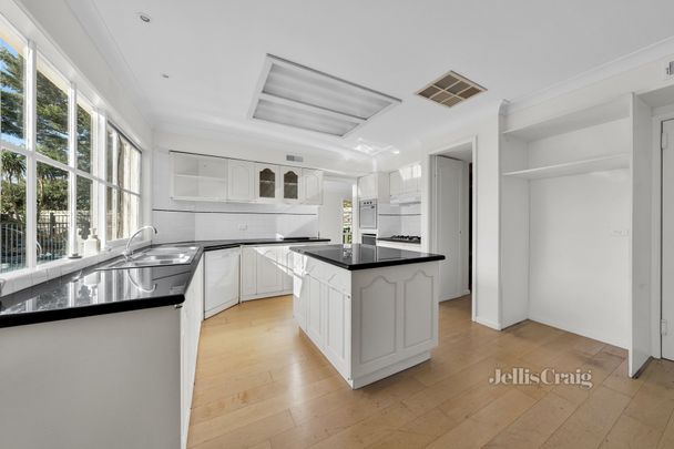 6 Tintern Rise, Glen Waverley - Photo 1