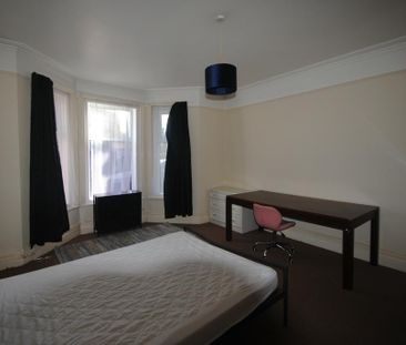 6 bedroom detached house to rent - Photo 1