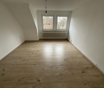 Kleine, renovierte 4-ZKB-Wohnung im Jadeviertel zu vermieten! - Photo 1