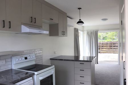 Newely renovated unit in the heart of Browns Bay - Photo 2