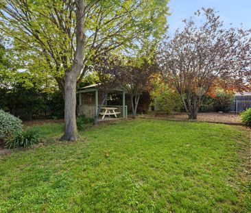 Charming 4-Bedroom Family Home with Private Garden - Photo 4