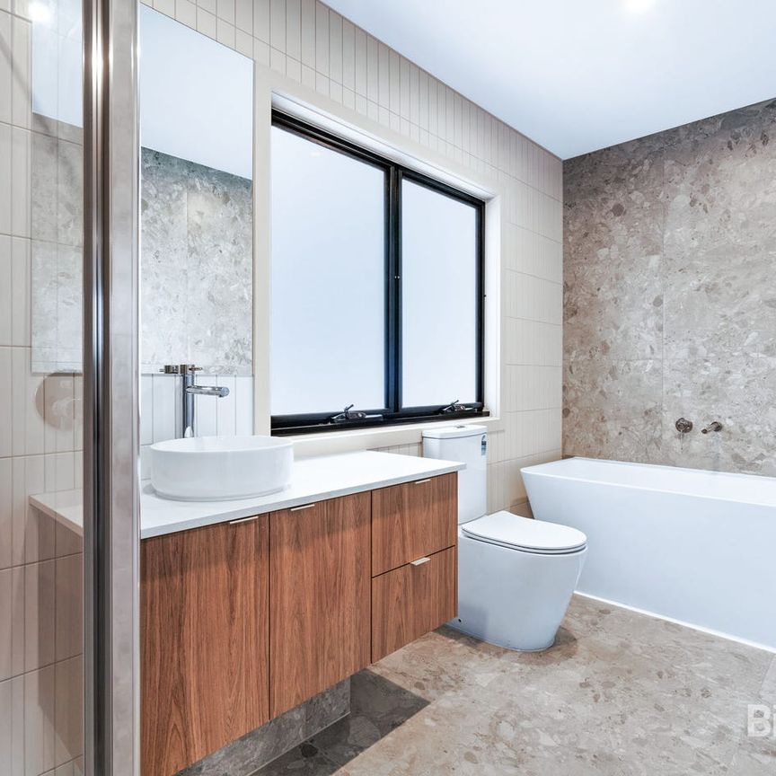 MODERN TOWNHOUSE! - Photo 1