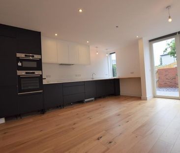 3 Bedroom Mews To Let - Photo 3