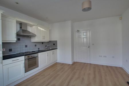 1 bedroom ground floor flat to rent - Photo 4