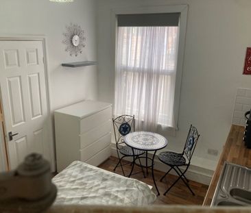 Studio Flat, Coventry, CV2 - Photo 4