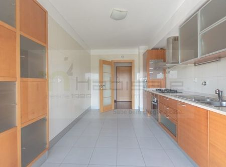 Odivelas, Lisbon - Photo 4