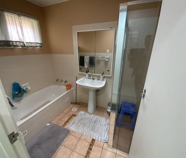 Modern Family Home in Bradbury, NSW - Spacious and Comfortable - Photo 3