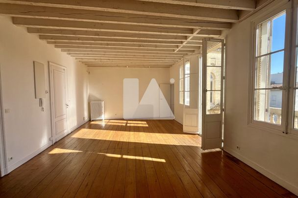PALAIS GALLIEN - BUREAU TERRASSE - Photo 1