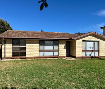 Neat and Tidy 3 Bedroom Home - Photo 5