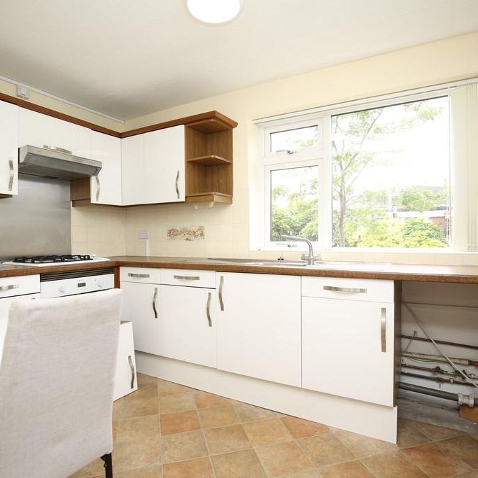 2 bedroom ground floor flat to rent - Photo 1