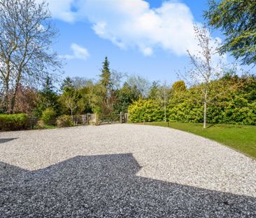 Wheatley, Oxfordshire - Photo 1