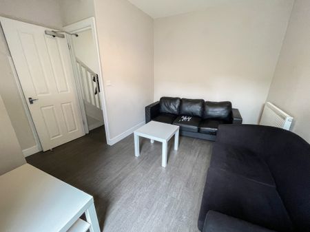 Baxter Street, Brighton - LOVELY STUDENT PROPERTY - Photo 2