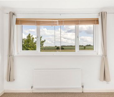 This property in Harston, located in a cul-de-sac offers a spacious... - Photo 1