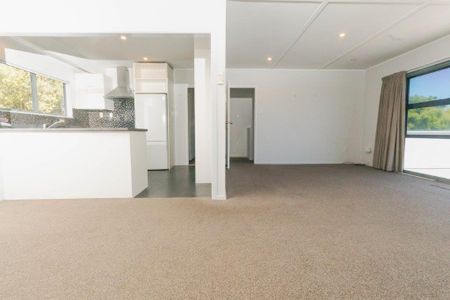 Bright, Calm & Pet-Friendly Home in Glendene - Photo 2