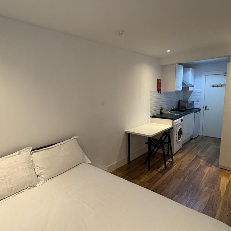 Studio to rent - Photo 1