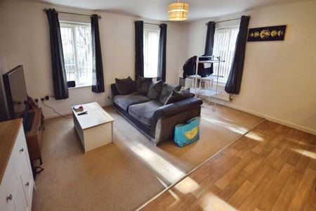 1 bedroom ground floor flat to rent - Photo 2