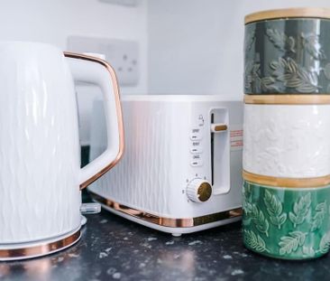 2 Bed Flat, Viaduct Road, LS4 - Photo 3