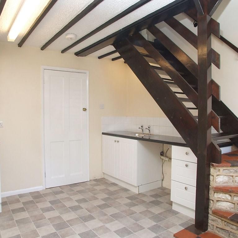 2 bedroom end of terrace house to rent - Photo 1