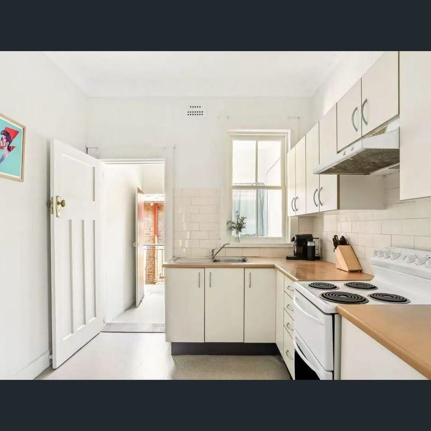 Super Convenient & Affordable & Comfortable & Quiet! Closed to Restaurant, Supermarket, Bus Station, UNSW, USYD! CONFIRM THE LEASE TERM IN ADVANCE! - Photo 1