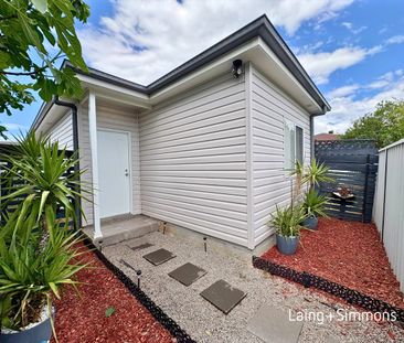 Modern & peaceful two-bedroom garden home close to amenities - Photo 4