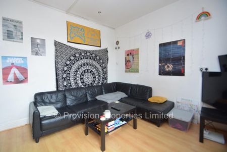 6 bedroom detached house to rent - Photo 2