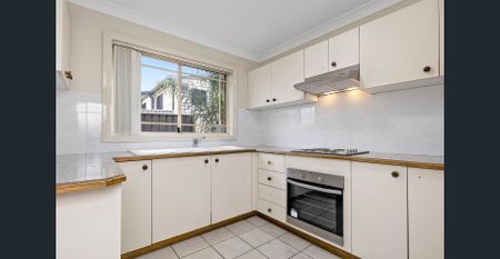 Immaculate 3 bedroom townhouse - Photo 4