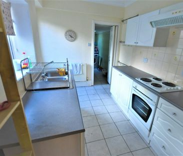 Terraced House to rent on - Photo 6