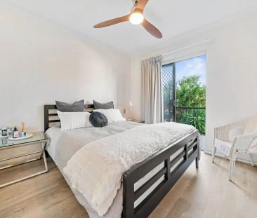Fully-Furnished Modern Apartment in the Heart of Coorparoo - Photo 6