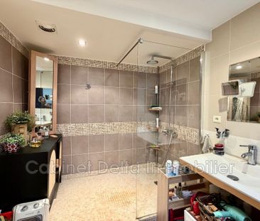 Location Appartement 2 pièces 80m² SANARY SUR MER 83110 - Photo 5