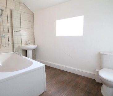 4 bedroom terraced house to rent - Photo 3