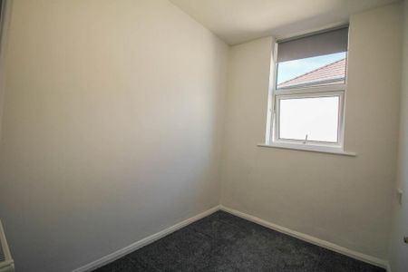 2 bedroom semi-detached house to rent - Photo 3