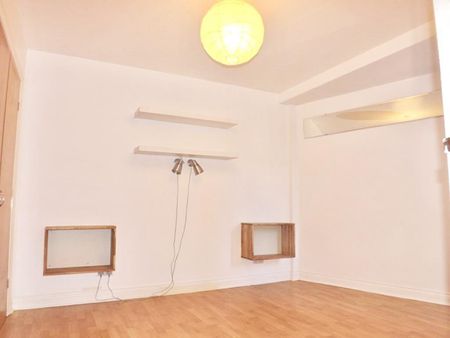 1 bedroom Flat To Let - Photo 3