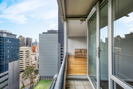 Prime St Kilda Road Apartment with City Lifestyle & Resort-Style Amenities - Photo 2