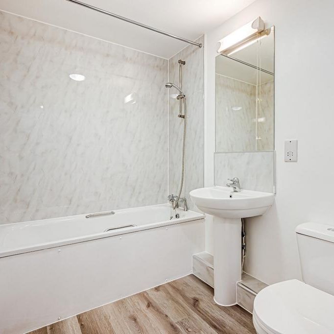 3 bedroom flat to rent - Photo 1