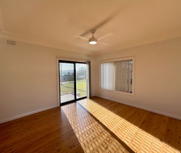 Tidy 3 Bedroom 1 Bathroom Cottage - Polished Floorboards - Great Ya... - Photo 6