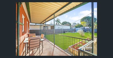 Huge yard space! - Photo 3