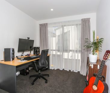 Single Garage & Modern Living - Photo 4