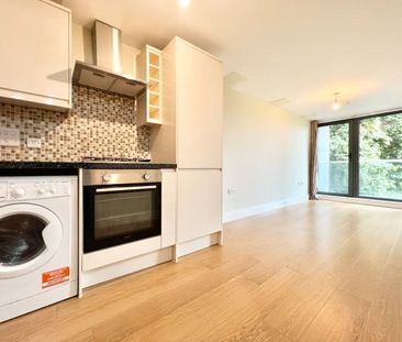 1 Bed Flat, Charter House, IG1 - Photo 6