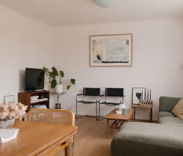 Incredibly Spacious, Sun Drenched Apartment in the Heart of St Kild... - Photo 1